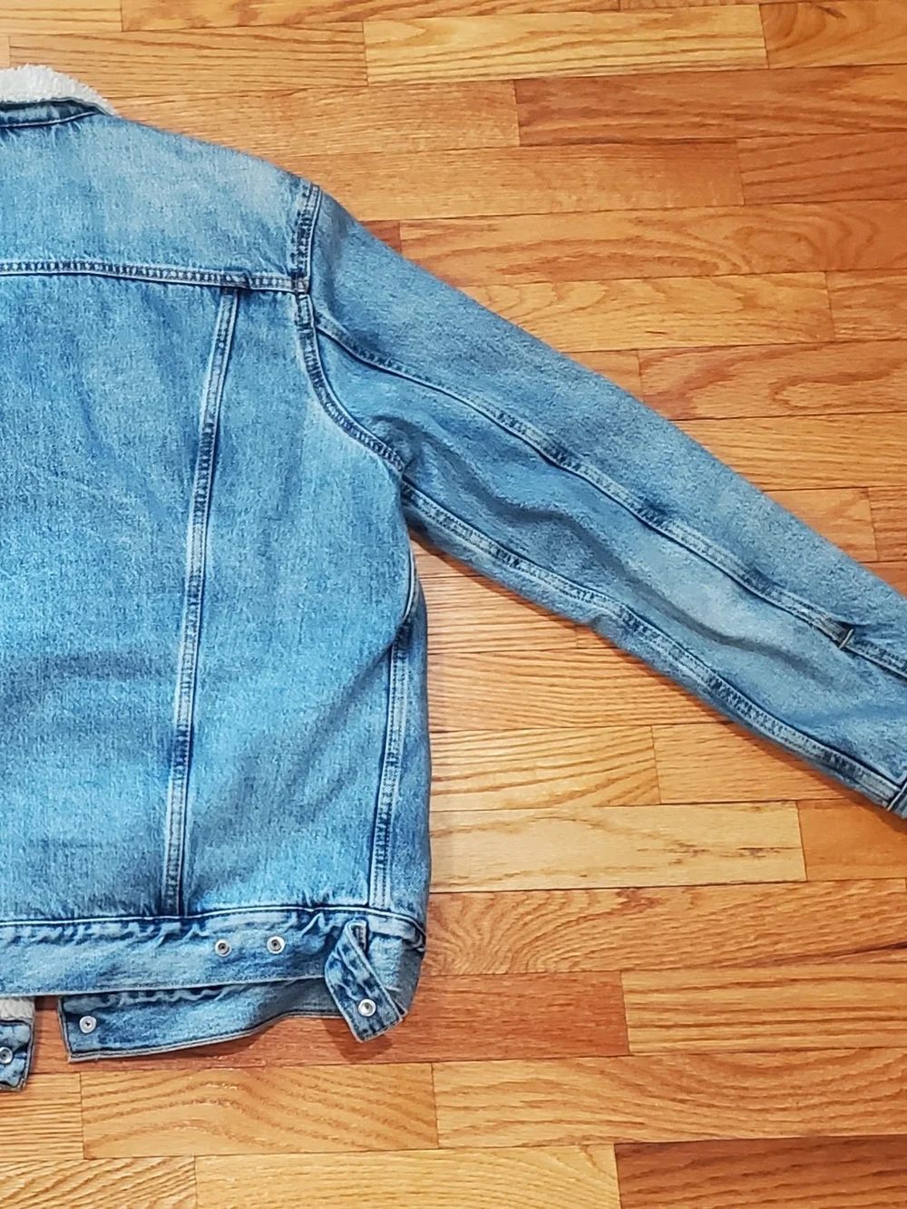 Levi's Blue Denim Jacket with Cream Sherpa Lining - Picture 2 of 8